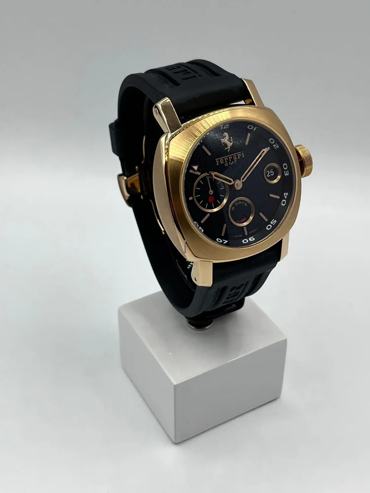 Panerai Ferrari 8 Days Ferrari Gmt FULL SET + Aditional Ferrari leather strap.